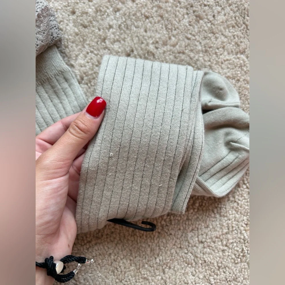 NWOT Ribbed Ruffle Socks